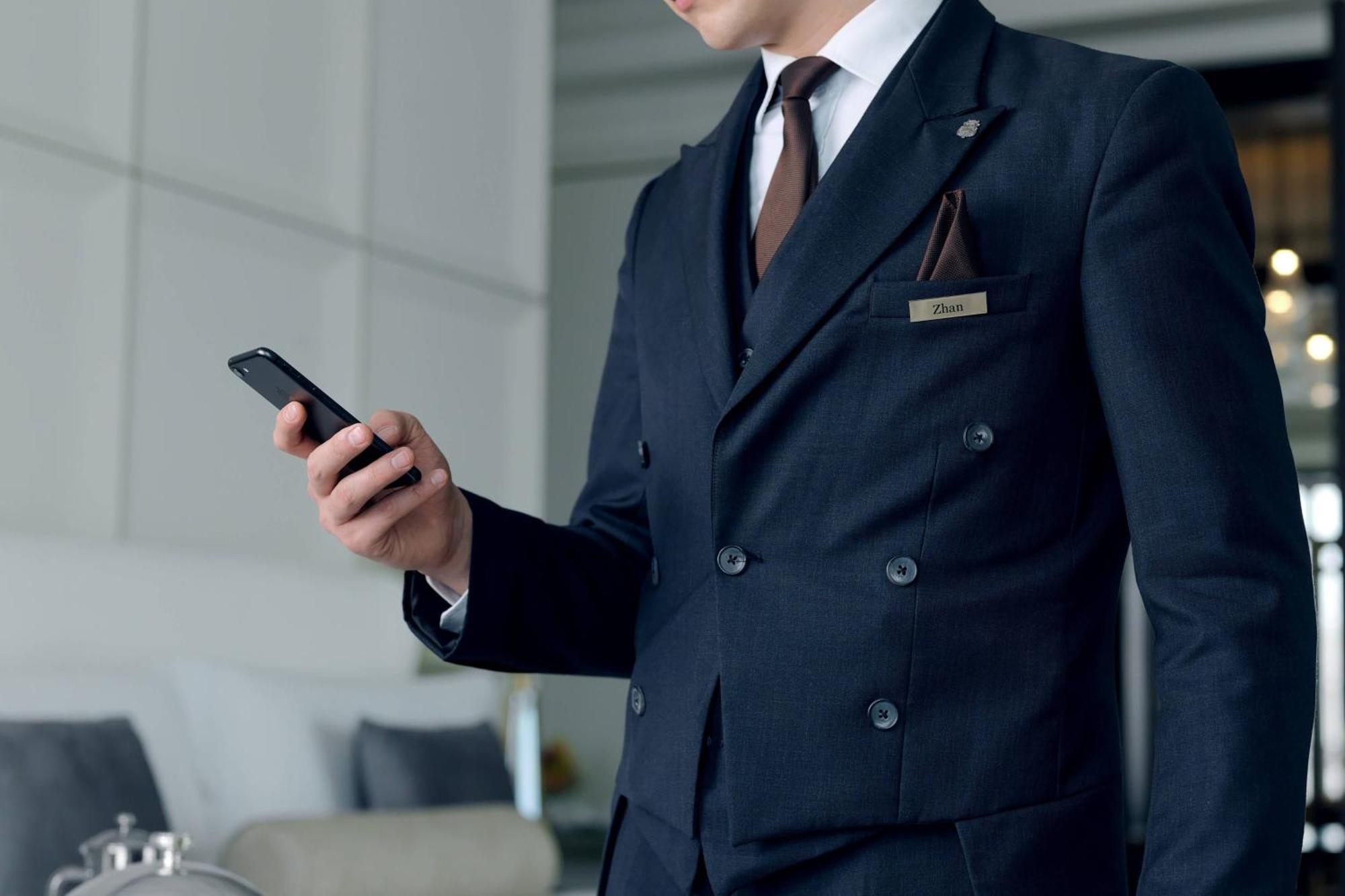The St. Regis Astana Exterior foto A concierge