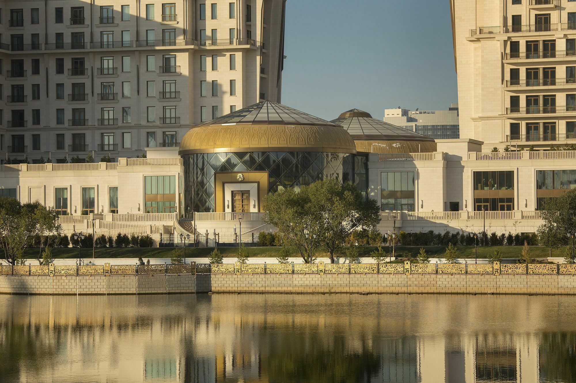 The St. Regis Astana Exterior foto The Four Seasons Hotel